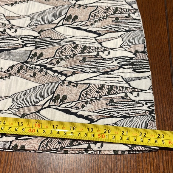 Ted Baker London Skirt. Black & white. Size 6 - Picture 12 of 12